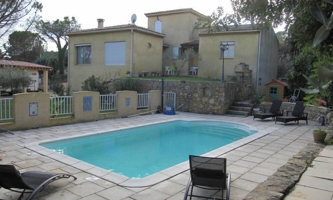 Saint-Etienne-des-Sorts Villa | Villa contemporánea brillante, situada en una colina con vistas al Ródano.