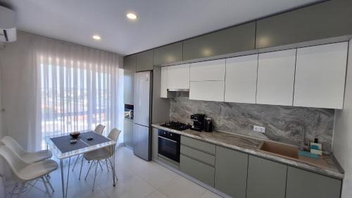 Ternopil Apartamento | Bright Gray Нові затишні апартаменти біля центру