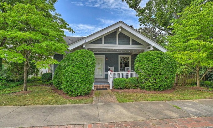 Greensboro Casa | Bright Greensboro Escape about 1 Mi to Downtown