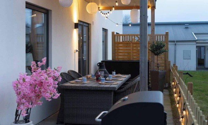 Bastad Condominio | Bright Ground Floor Corner Home with Cozy Outdoor
