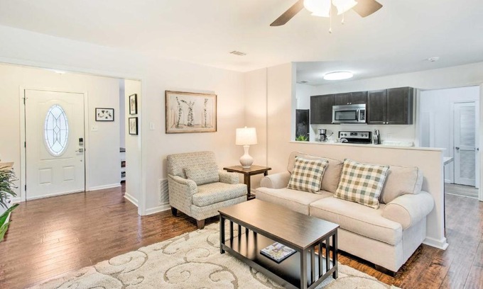 Hinesville Casa | Bright Hinesville Home, 43 Mi to Savannah!