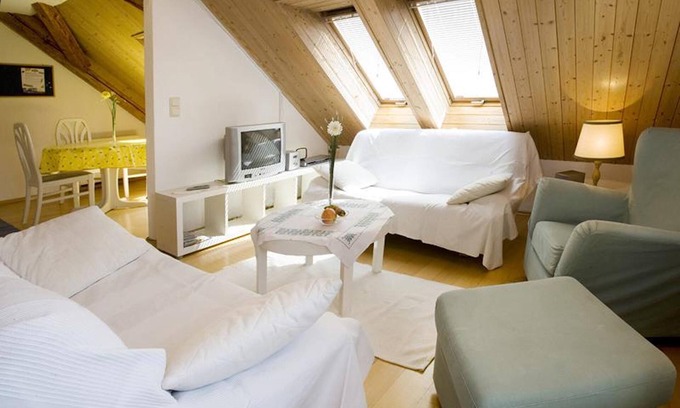 Bregenz Apartamento | Luminoso apartamento vacacional "Bregenz 6 Top 4" con Wi-Fi, terraza y jardín