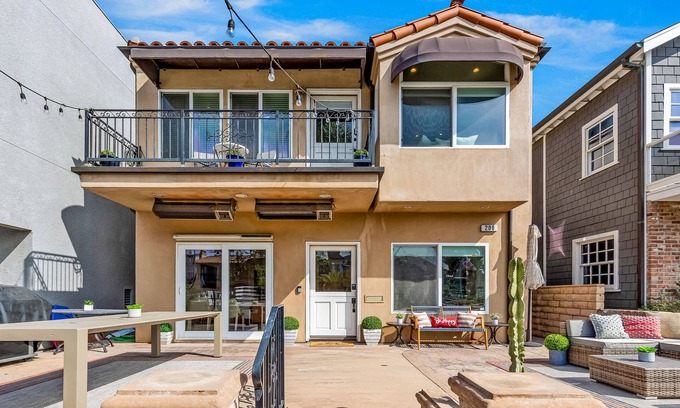 Naples Casa | Bright home on the channel with expansive patio & elevator
