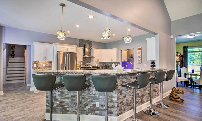 Hopkins Cabaña | Bright Hopkins Home w/ Game Room & Fire Pit!