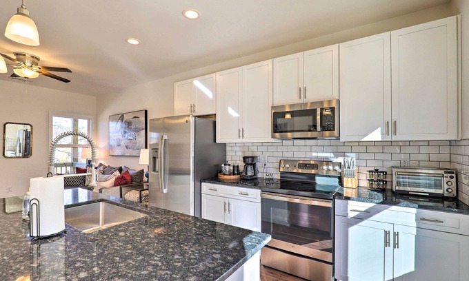 Oakley Cabaña | Bright & Inviting Home by Biltmore Village w/ Deck