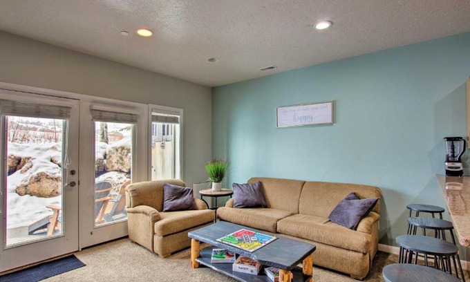 Ogden Casa | Bright Lakeside Resort Condo Less Than 9 Mi to Snowbasin!