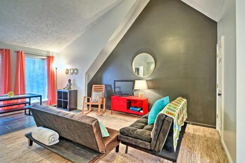 Golden Apartamento | Bright Lakeside Studio - Hike, Fish, and Bike!