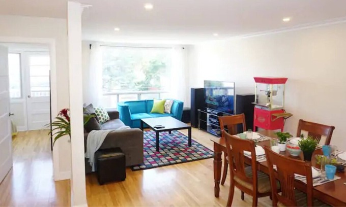 Cote-Saint-Luc Casa | Bright, Large & Ultra Clean 5 BR in Safe Area