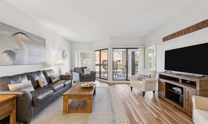 Shelter Cove Casa | Bright & Modern Pet Friendly Beach Getaway