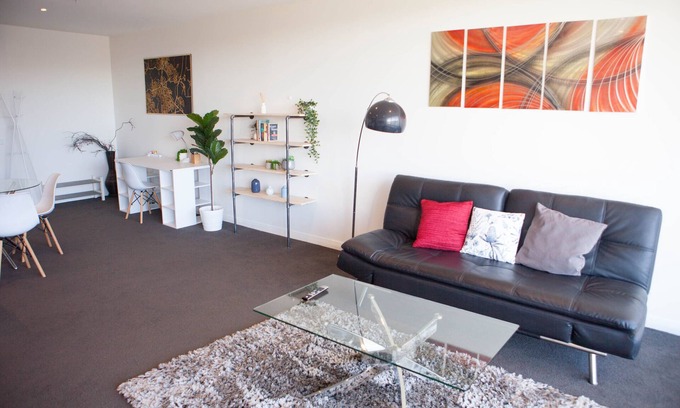 Lyneham Apartamento | Moderno y luminoso 1BDR, wifi, estacionamiento, cerca de la ciudad