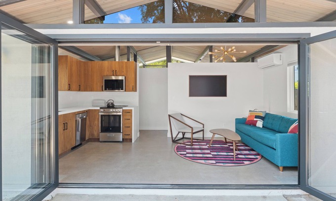 Claremont Cabaña | Bright, Modern 1BR ADU in Claremont with Seamless Indoor-Outdoor Living