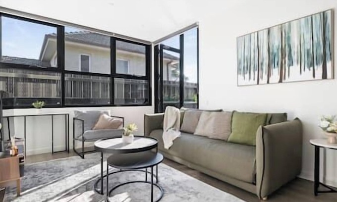 Malvern East Apartamento | Bright & Modern 1BR Apt w/Balcony & Parking