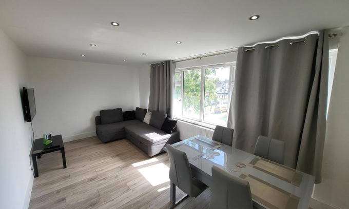 Sutton Central Apartamento | Bright Modern 3 Bedroom Apartment