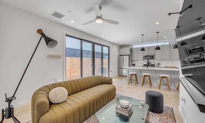 Govalle Casa | Bright Modern, Boggy Creek | Eastside Urban Dream