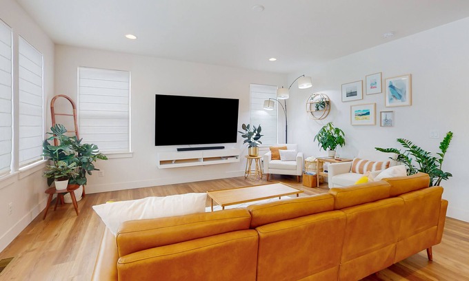 Bozeman Casa | Bright modern dog-friendly home with mountain view & fenced yard