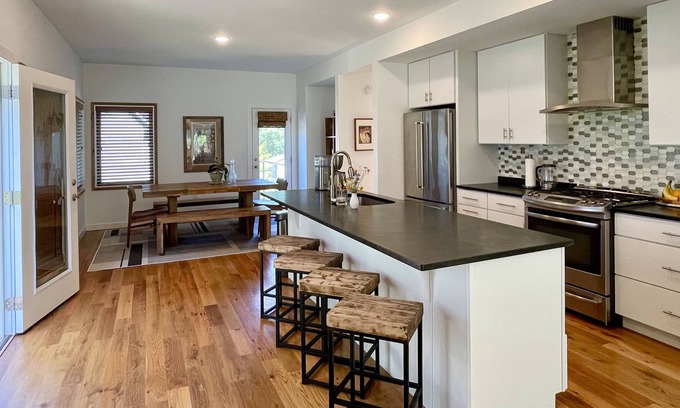 Belmont Casa | Bright, Modern Home Near Downtown C-Ville & UVa