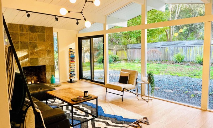 San Rafael Casa | Bright, modern Marin home nestled between San Francisco & Napa Valley
