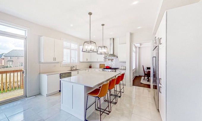 Springwater Casa | Bright, modern, spacious home with fireplace, near gorgeous lakes & skiing