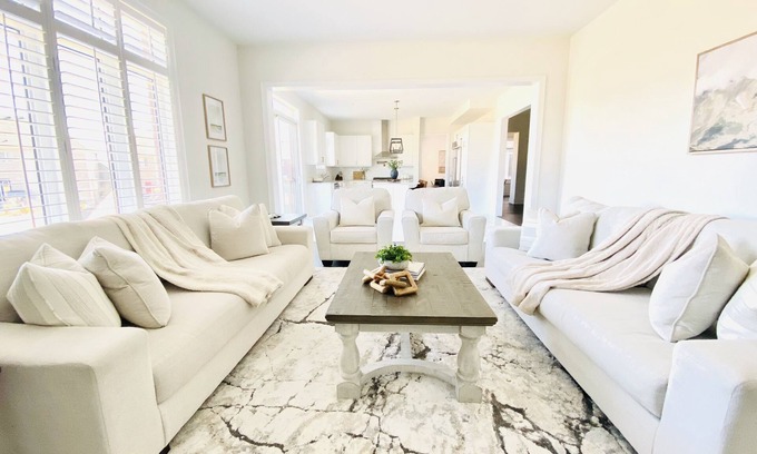 Springwater Casa | Bright, modern, spacious home with fireplace, near gorgeous lakes & skiing
