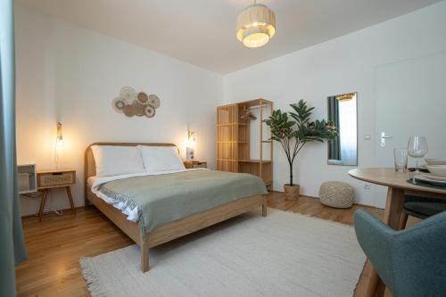 Weißgerber Apartamento | Bright & Modern Studio in Center with a Queen Bed