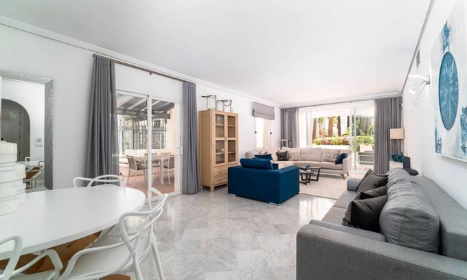 Golden Mile Casa | BRIGHT NEW APARTMENT IN PUENTE ROMANO
