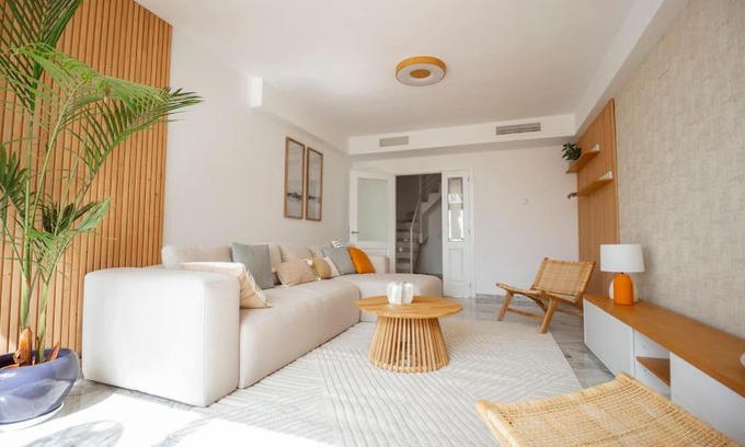 Marbella Apartamento | Bright Nordic style penthouse in beachside resort