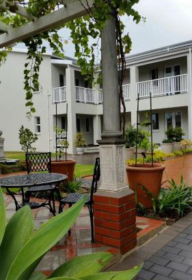 Summerstrand Casa | Bright on 5th Guest house