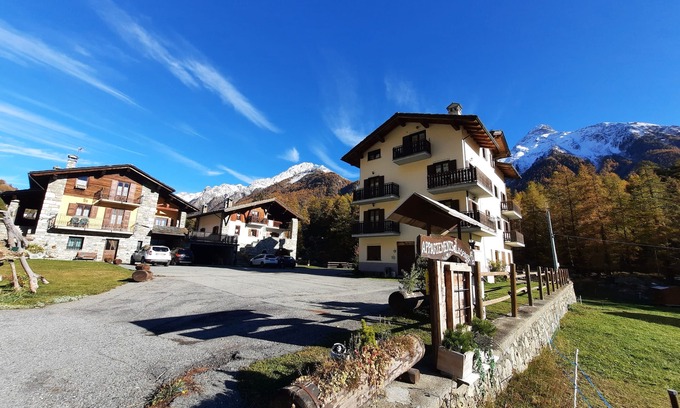 Bionaz Apartamento | Luminoso, panorámico y confortable departamento, punto de partida ideal para trekking.
