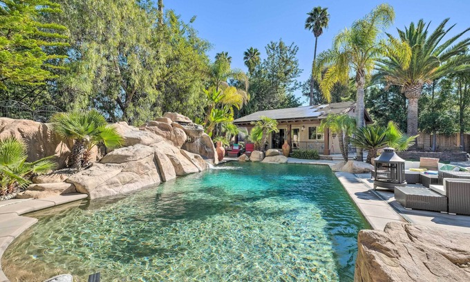 Poway Apartamento | Bright Poway Studio w/ Shared Outdoor Pool!