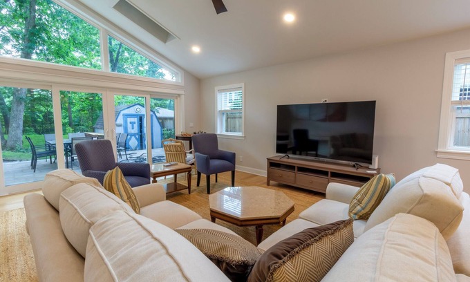Michigan City Casa | Bright & Quiet 5BR Near Beach