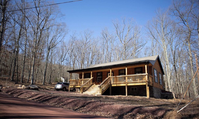 Hickory Hills Cabina | Bright & quiet cabin near mountain attractions