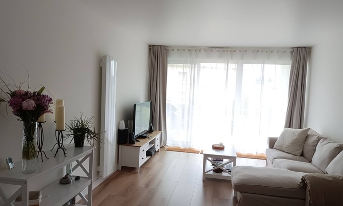 Saint-Cast-le-Guildo Apartamento | Bright, renovated garden apartment facing the sea.