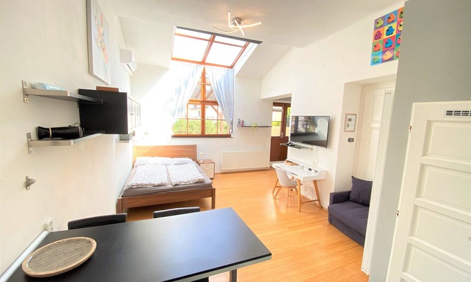 Mala Strana Apartamento | Bright rooftop Studio with huge Terrace - Air-con
