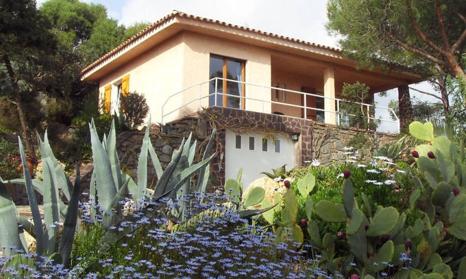 Ramatuelle Villa | brillante villa segura en la parte superior de un hermoso jardín, hermosa vista al mar, cerca de la playa