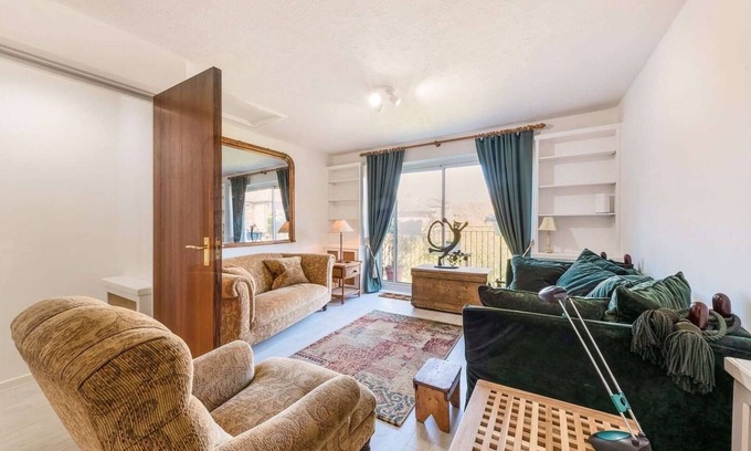 St. Mary's Park Apartamento | ☘ Bright & Smart 2 King-sized Bedroom Haven by the Thames & Battersea Park 🌞