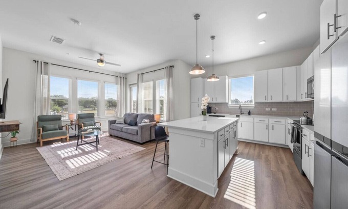 Tampa Apartamento | Bright, Spacious 2BD in heart of Tampa | Free Prkg