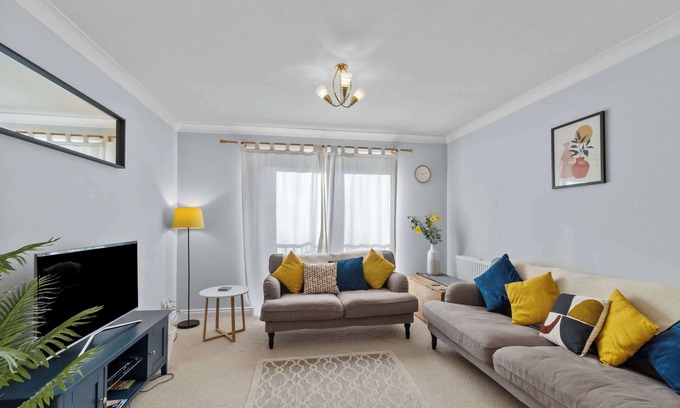 Exeter Casa | Bright & Spacious 3 Bedroom Home in Central Exeter