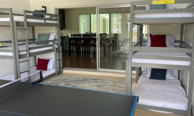 Bradenton Casa | Bright, spacious 4 bedroom heated pool home that comfortably sleeps 12 people!