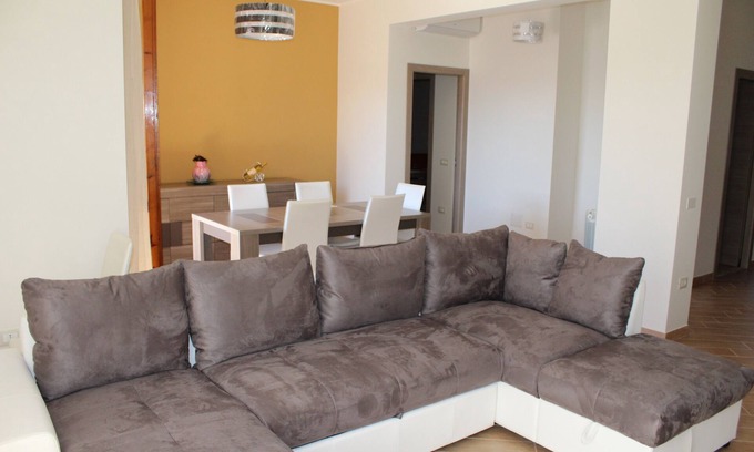 Province of Cagliari Apartamento | Luminoso, espacioso y confortable apartamento en el 4 ° y último piso, zona Poetto