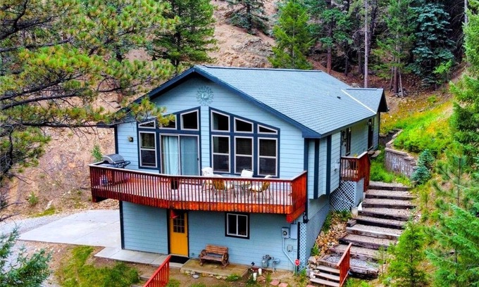 Idaho Springs Cabina | Bright & Spacious Cabin 1-mi from Idaho Springs, on 5 acres + Mountain Views!