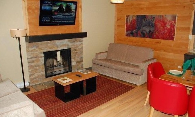 Banff Condominio | Bright & Spacious for 8 | Access to 2 hot tubs!