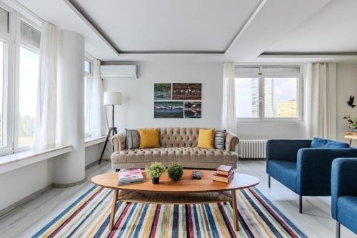 Sisli Apartamento | Bright Spacious New Central 4bd2bath Home! #331