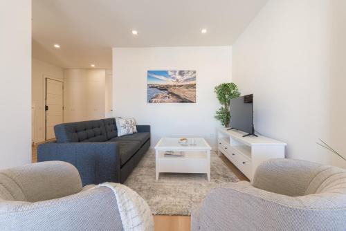 Cedofeita Apartamento | Bright & Spacious Retreat with Balcony by HostWise