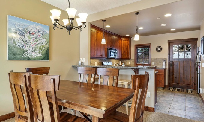 Sun Peaks Casa | Bright, Spacious, Ski-in/ Out Townhouse w/h Private Hot Tub