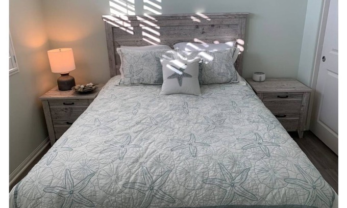 Goleta Casa | Bright, Sparkling Clean Luxurious Bedroom By UCSB