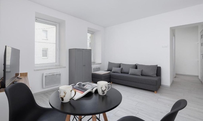 Chorzow Apartamento | Bright Studio Chorzów for 4 Guests 1,6 km to Silesian Stadium by Noclegi Renters