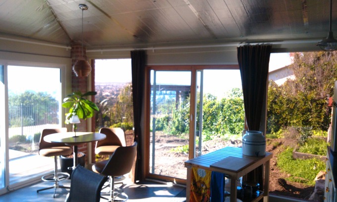 Oakland Cabaña | Bright studio guesthouse with panoramic views