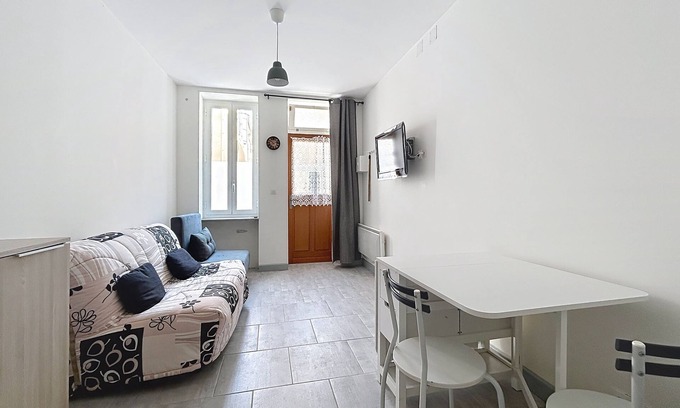 Coursan Apartamento | Bright studio in Coursan, close to activities
