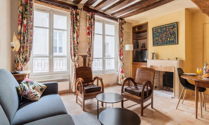Latin Apartamento | Bright Studio - Latin Quarter, Sorbonne & Pantheon