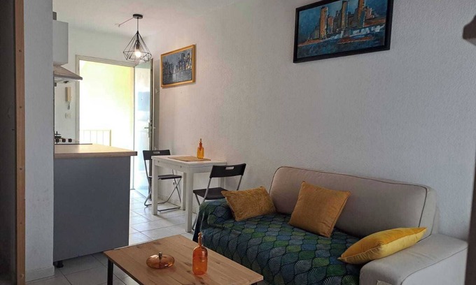 Gares Apartamento | Bright studio with balcony in Montpellier